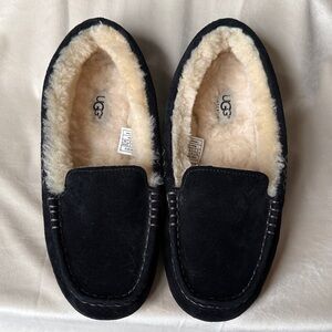 UGG Women’s Ansley Black Suede & Sheepskin Slippers/Loafers